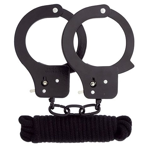 Чёрные наручники из листового металла в комплекте с веревкой BONDX METAL CUFFS LOVE ROPE SET - Dream Toys - купить с доставкой в Чебоксарах